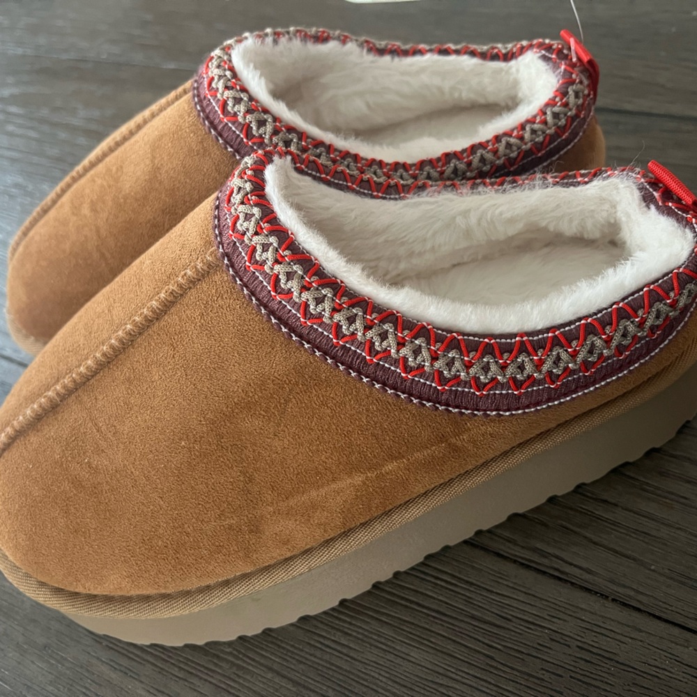 Pink lily Sydney Chestnut platform slippers